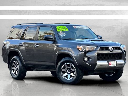 Used 2019 Toyota 4Runner TRD Off-Road image 2