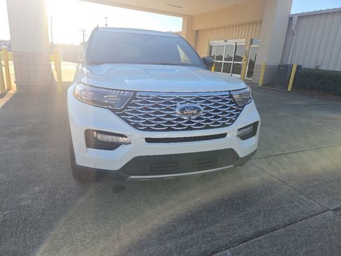 Used 2023 Ford Explorer Platinum w/ Technology Package AWD/4WD image 2