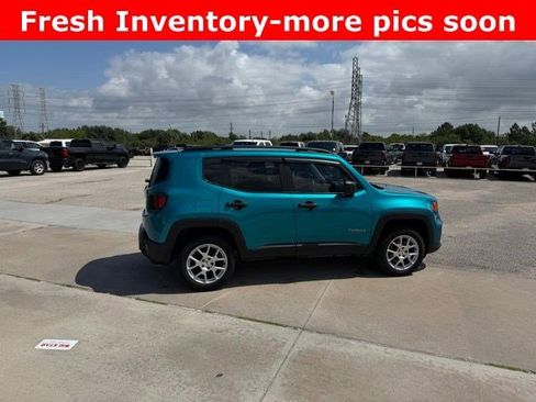 Used 2022 Jeep Renegade Latitude image 3
