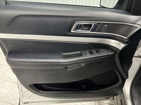 Used 2016 Ford Explorer XLT w/ Equipment Group 201A FWD image 23