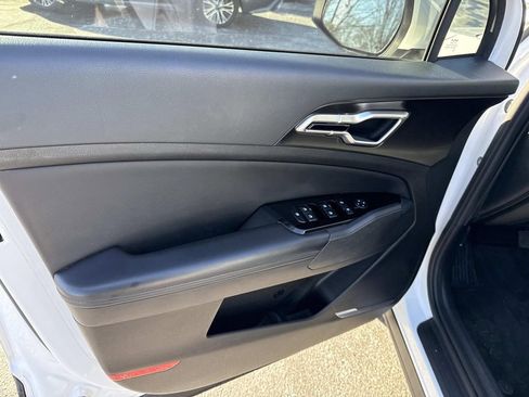 Used 2023 Kia Sportage EX image 15