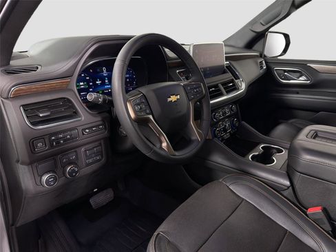 Used 2024 Chevrolet Suburban High Country RWD image 10