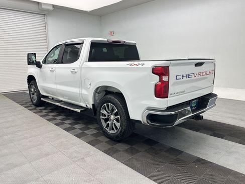 Certified 2022 Chevrolet Silverado 1500 LT AWD/4WD image 3