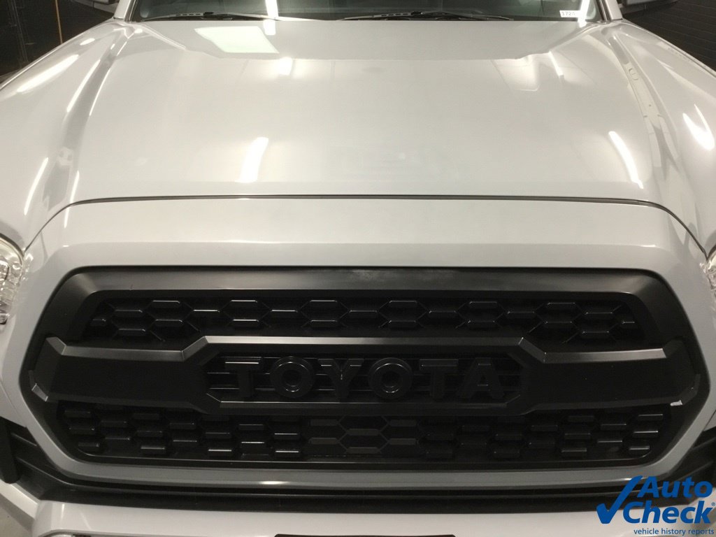 Used 2018 Toyota Tacoma TRD Off-Road w/ Technology Package AWD/4WD image 30