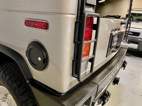 Used 2004 HUMMER H2 w/ Preferred Equipment Group AWD/4WD image 13