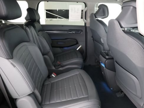 Used 2024 Kia EV9 Land image 25