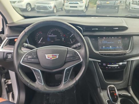 Used 2017 Cadillac XT5 Luxury image 11