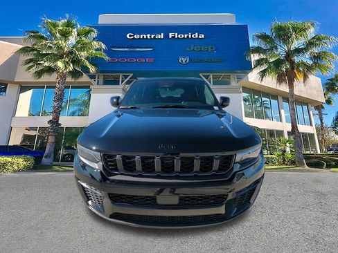 New 2026 Jeep Grand Cherokee Altitude image 3