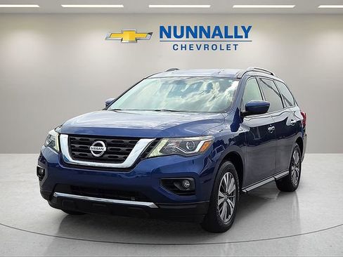 Used 2020 Nissan Pathfinder SV FWD image 1