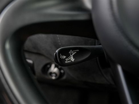 Used 2018 McLaren 720S image 23