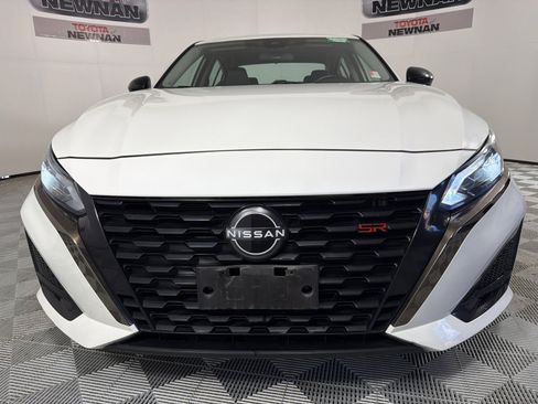 Used 2023 Nissan Altima 2.5 SR FWD image 8