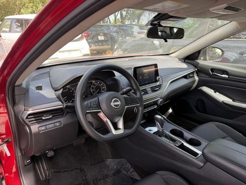 Used 2025 Nissan Altima 2.5 SV image 31