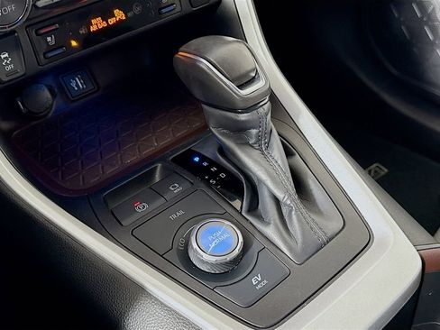 Used 2024 Toyota RAV4 Limited image 17