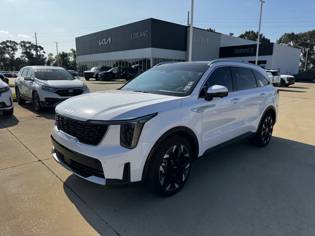 Certified 2026 Kia Sorento SX FWD image 3