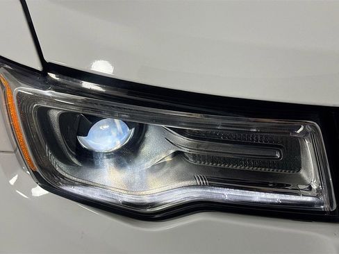 Used 2020 Jeep Grand Cherokee Overland image 39