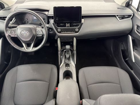 Used 2025 Toyota Corolla Cross LE FWD image 16
