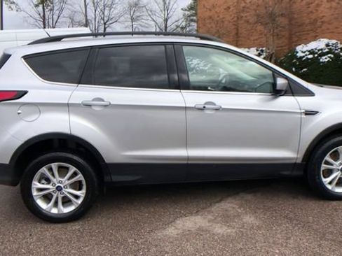 Used 2019 Ford Escape SEL AWD/4WD image 3