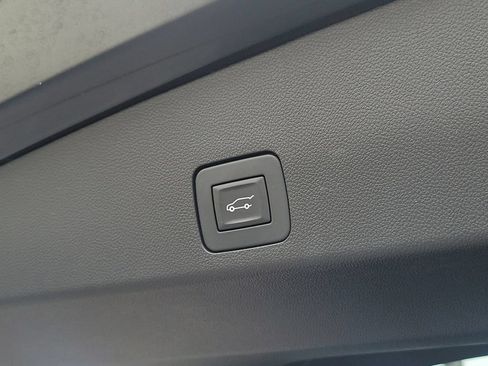 Used 2023 Buick Encore GX Select w/ Sport Touring Package FWD image 11