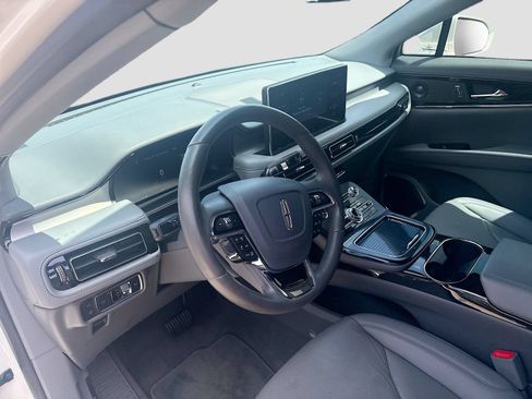 Used 2022 Lincoln Nautilus Reserve w/ Equipment Group 201A FWD image 9