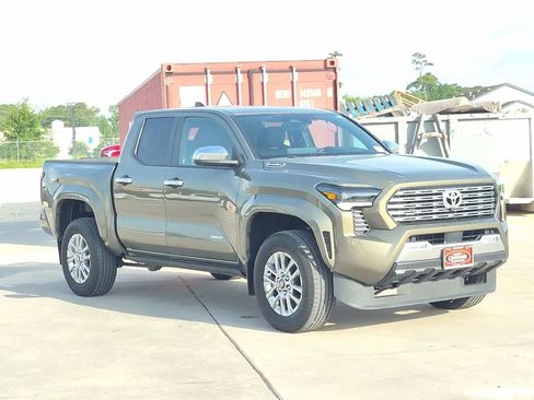 Used 2024 Toyota Tacoma Limited AWD/4WD image 8