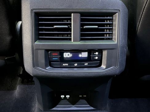 Used 2023 Volkswagen Atlas SE image 24