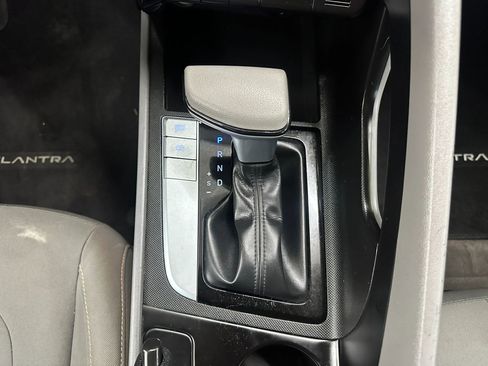 Used 2021 Hyundai Elantra SEL image 19