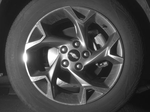 Used 2025 Chevrolet Trax LT FWD image 13