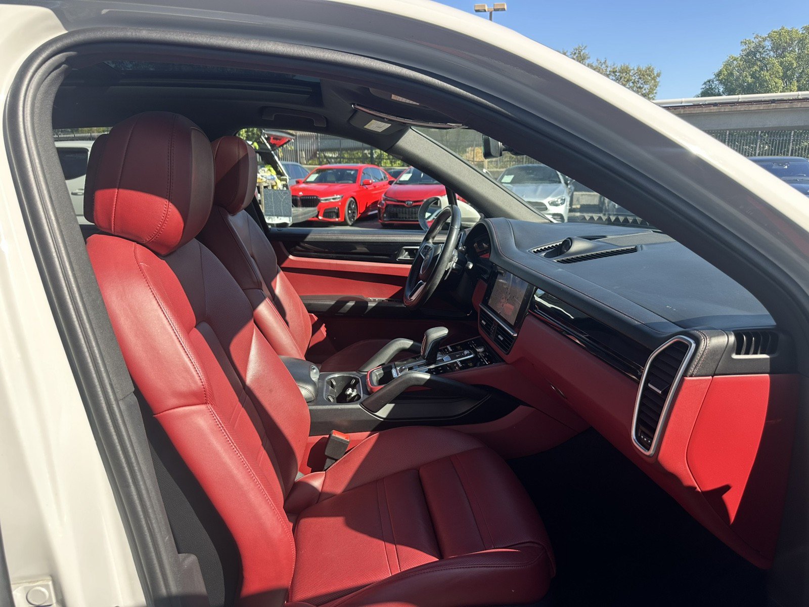 Used 2023 Porsche Cayenne w/ Premium Package AWD/4WD image 20