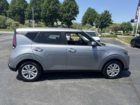 Used 2025 Kia Soul LX FWD image 8