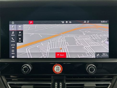 Certified 2023 Porsche Macan Turbo image 17