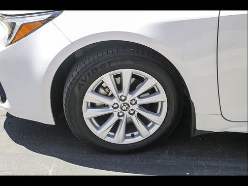 Used 2025 Toyota Corolla SE w/ SE Package FWD image 7