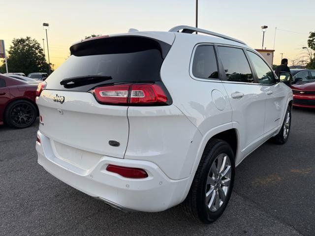 Used 2017 Jeep Cherokee Overland w/ Technology Group AWD/4WD image 5