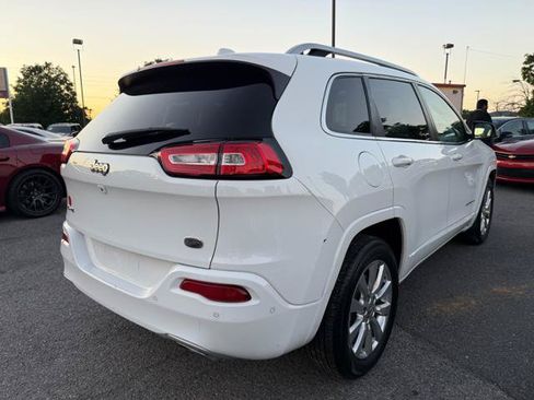 Used 2017 Jeep Cherokee Overland w/ Technology Group AWD/4WD image 5