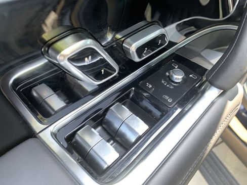 Used 2025 Land Rover Range Rover SE AWD/4WD image 15