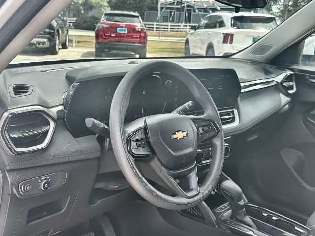 Used 2025 Chevrolet TrailBlazer LT AWD/4WD image 10