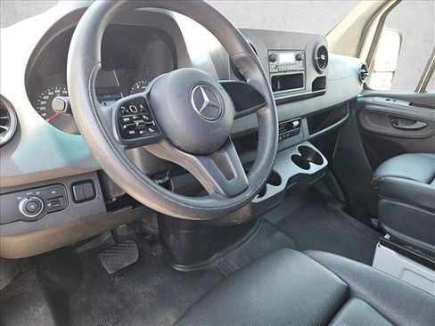 Used 2022 Mercedes-Benz Sprinter 2500 image 9