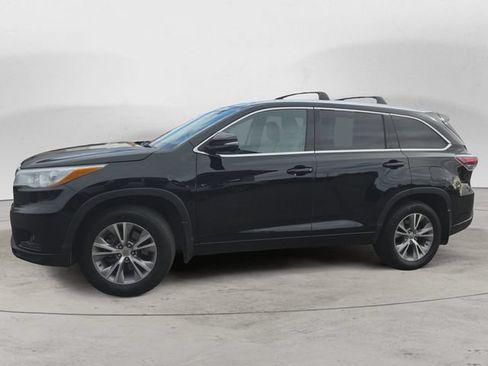 Used 2015 Toyota Highlander XLE AWD/4WD image 2