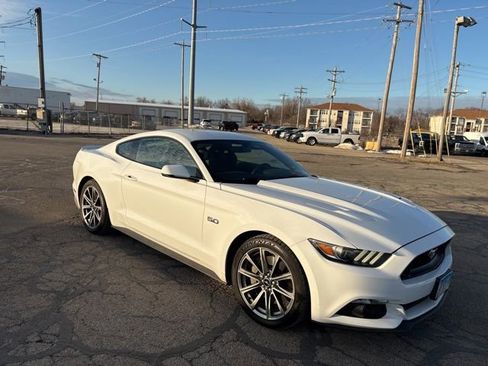 Used 2017 Ford Mustang GT Premium image 3