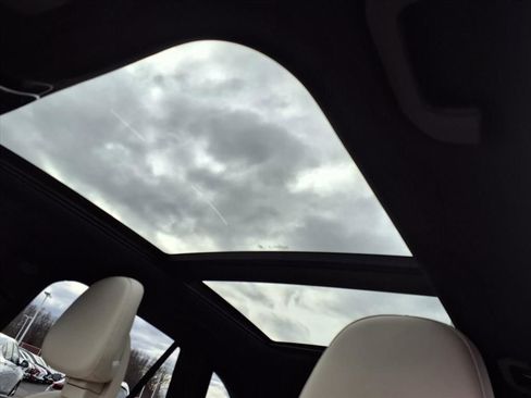 Used 2024 Mercedes-Benz GLC 300 4MATIC image 6