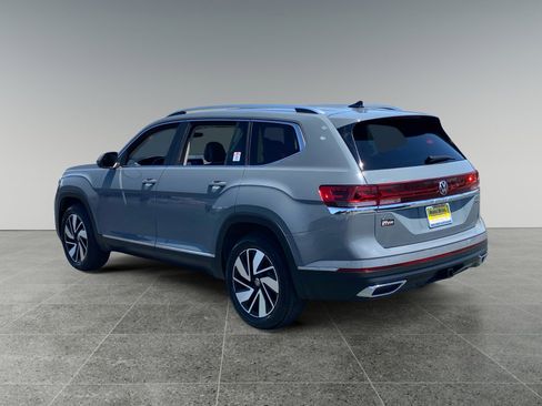 Used 2025 Volkswagen Atlas SEL AWD/4WD image 3