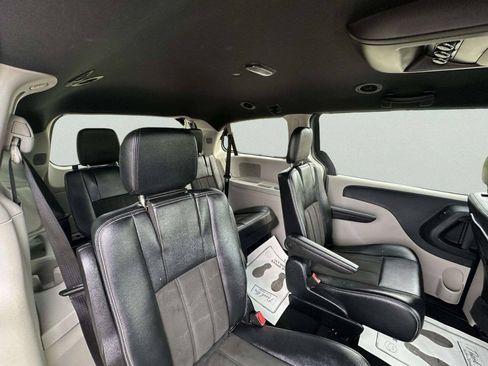 Used 2019 Dodge Grand Caravan SXT FWD image 18