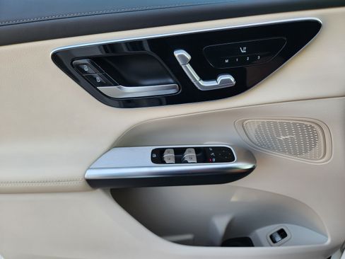 Used 2025 Mercedes-Benz GLC 300 image 16