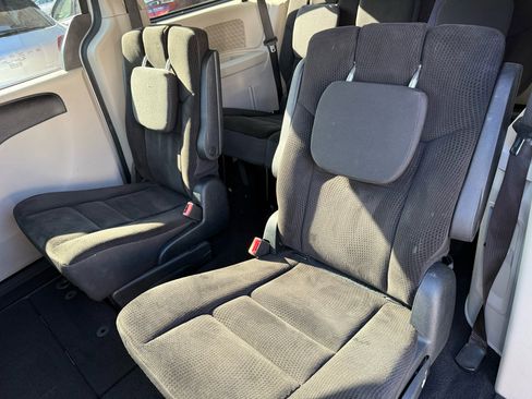 Used 2018 Dodge Grand Caravan SE w/ UConnect Hands-Free Group image 7