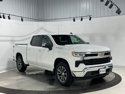 Used 2022 Chevrolet Silverado 1500 LT AWD/4WD image 36