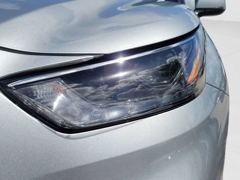 Used 2022 Toyota Highlander XLE FWD image 30