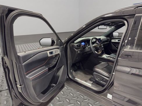 Used 2023 Ford Explorer ST-Line w/ Class IV Trailer Tow Package image 5