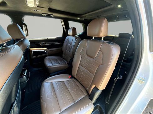 Used 2022 Kia Telluride SX w/ SX Prestige Package AWD/4WD image 22
