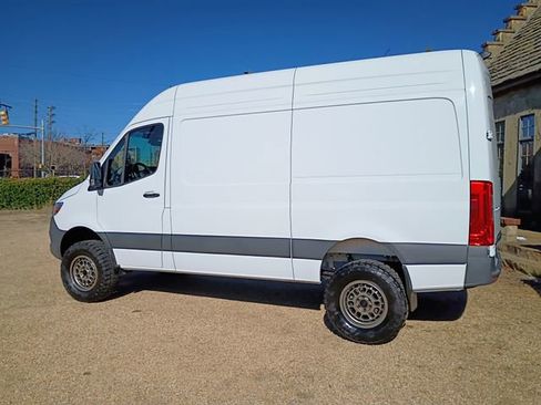 Used 2025 Mercedes-Benz Sprinter 2500 image 8