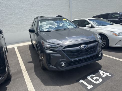 Used 2024 Subaru Outback Premium AWD/4WD image 3