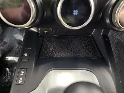 Used 2020 Jaguar E-PACE SE image 18